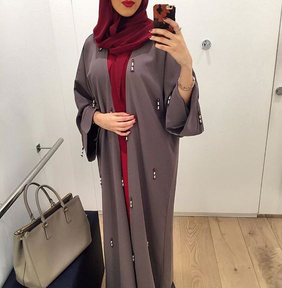 عبايات بألوان انيقة وعصرية بمناسبة 436867537.jpg