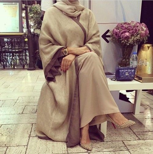 عبايات بألوان انيقة وعصرية بمناسبة 936370184.jpg